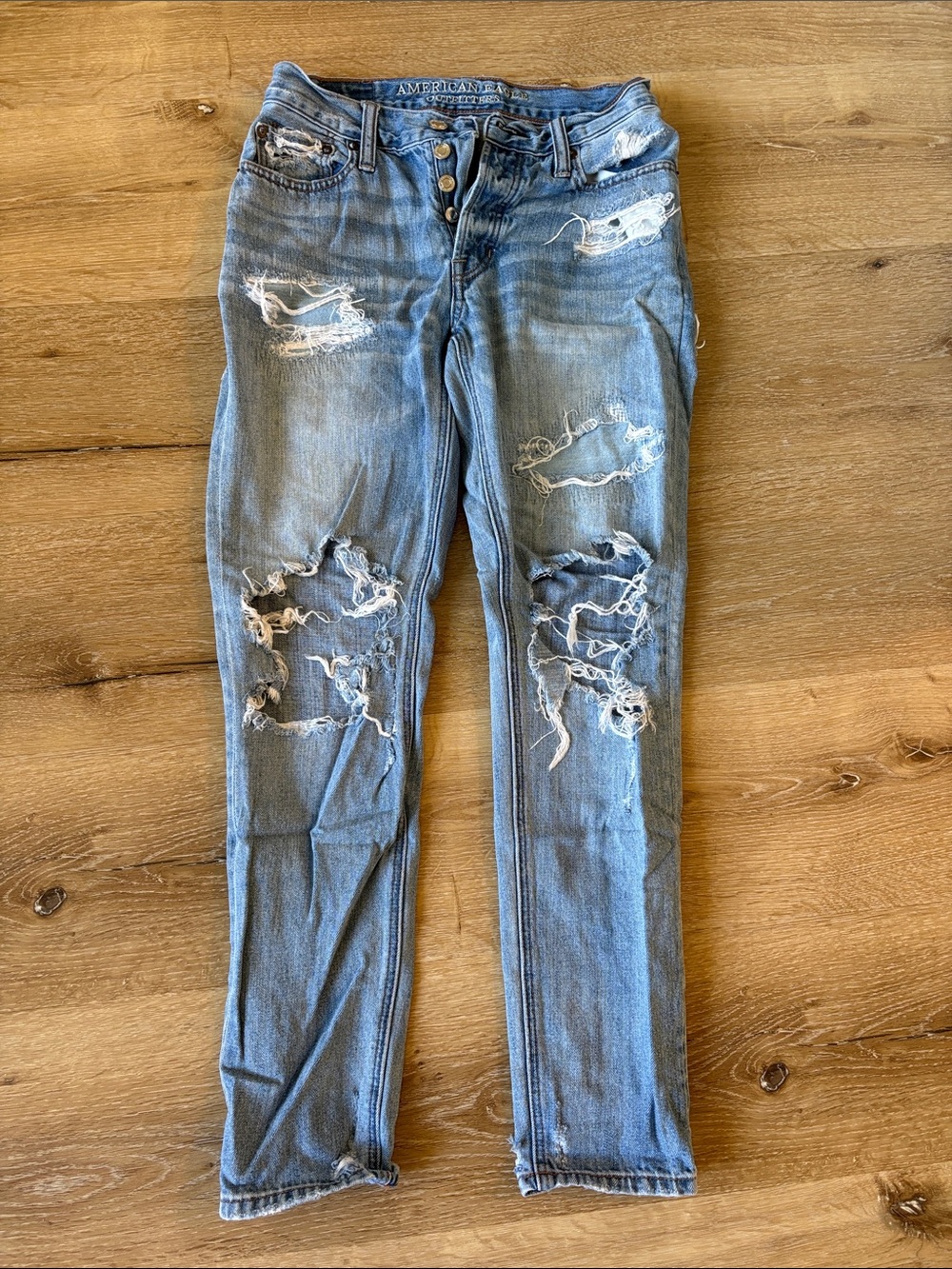 American Eagle Outfitters Light Blue Vintage High Rise Distressed Skinny Jeans